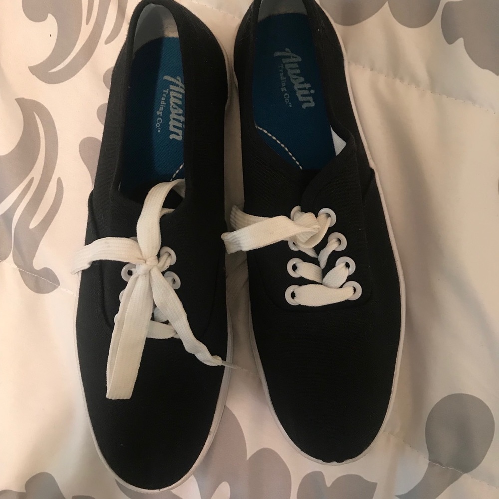 Austin’s tennis shoes